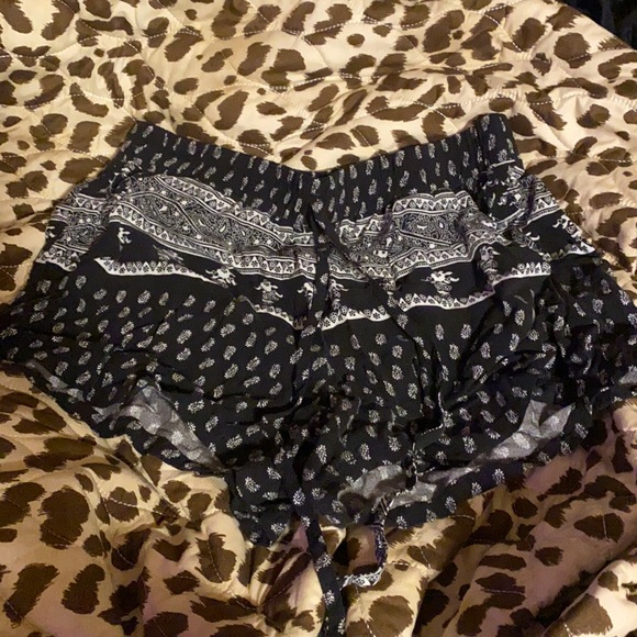 Patterned Shorts - Picture 1 of 2